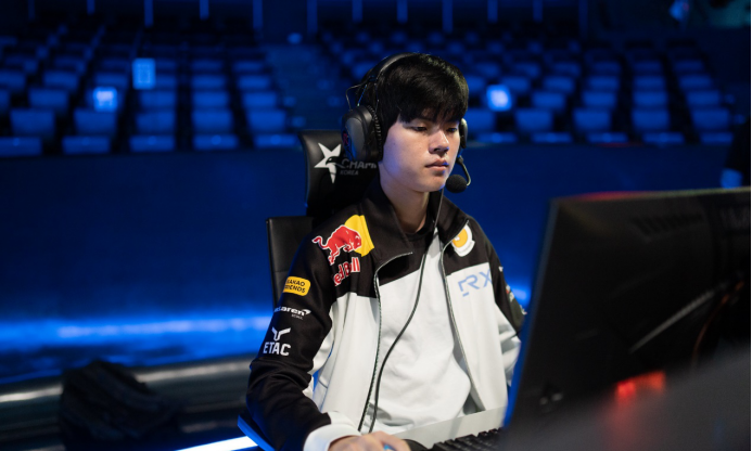 DRX血洗DFM,Keria关键团战开团秒人顶尖较量八强赛,点燃全场激情 DRX血洗DFM,Keria关键团战开团秒人顶尖较量八强赛,点燃全场激情