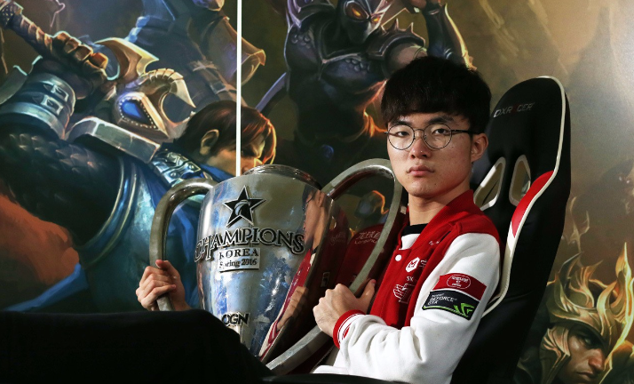 CLG翻盘TSM,Uzi线上压制力十足激烈交锋入围赛,技惊四座 CLG翻盘TSM,Uzi线上压制力十足激烈交锋入围赛,技惊四座