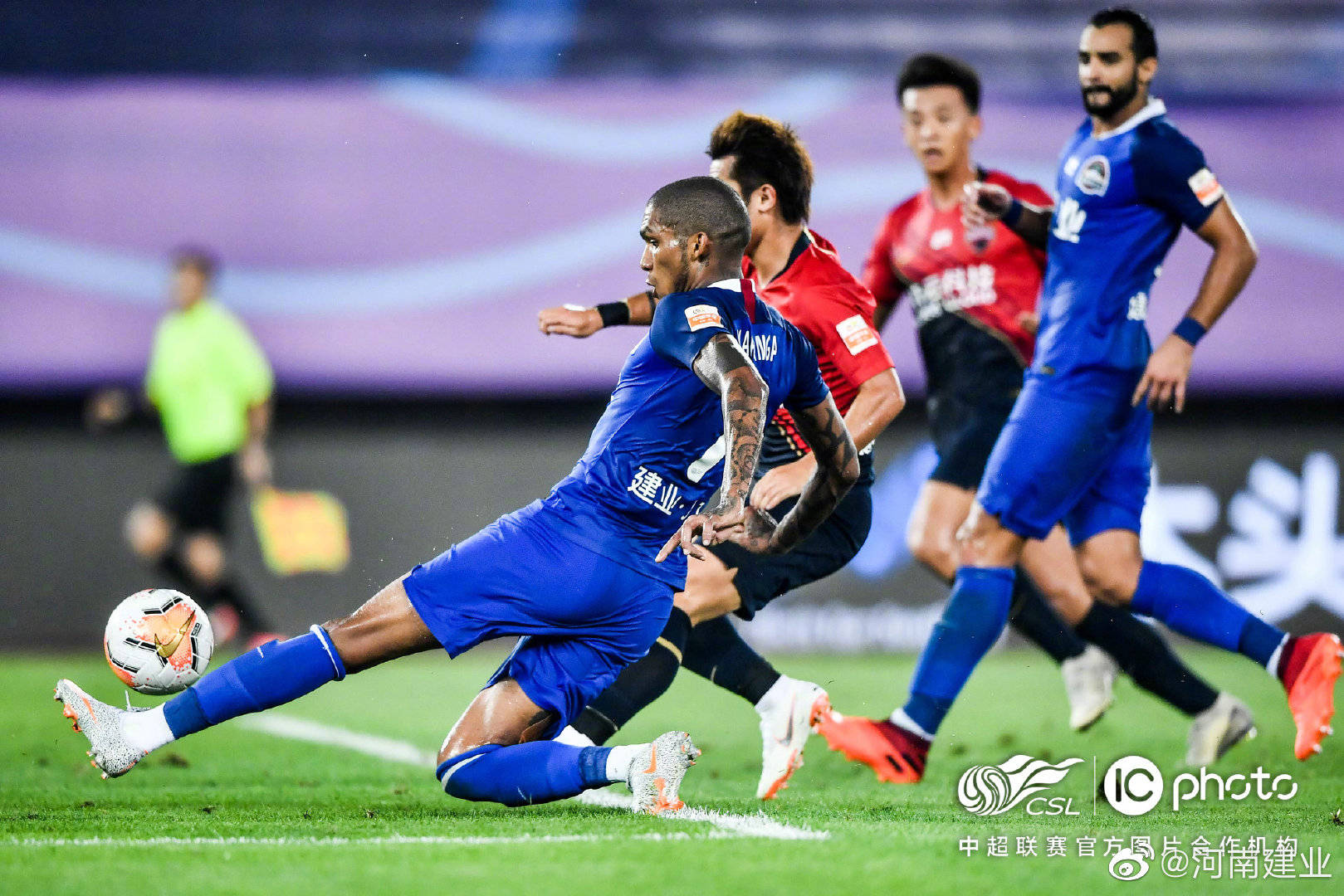 建业外援状态火爆,或将成为决定胜负的关键,掌声雷动的简单介绍 建业外援状态火爆,或将成为决定胜负的关键,掌声雷动的简单介绍