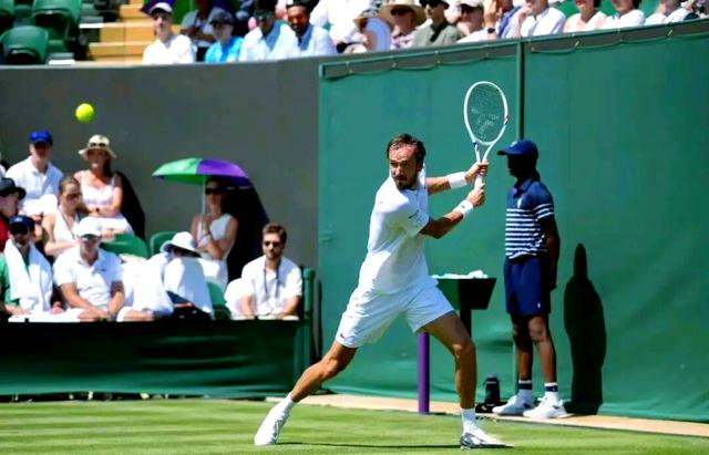 温网碾压蒙特卡洛大师赛，梅德韦杰夫惊艳四座的简单介绍