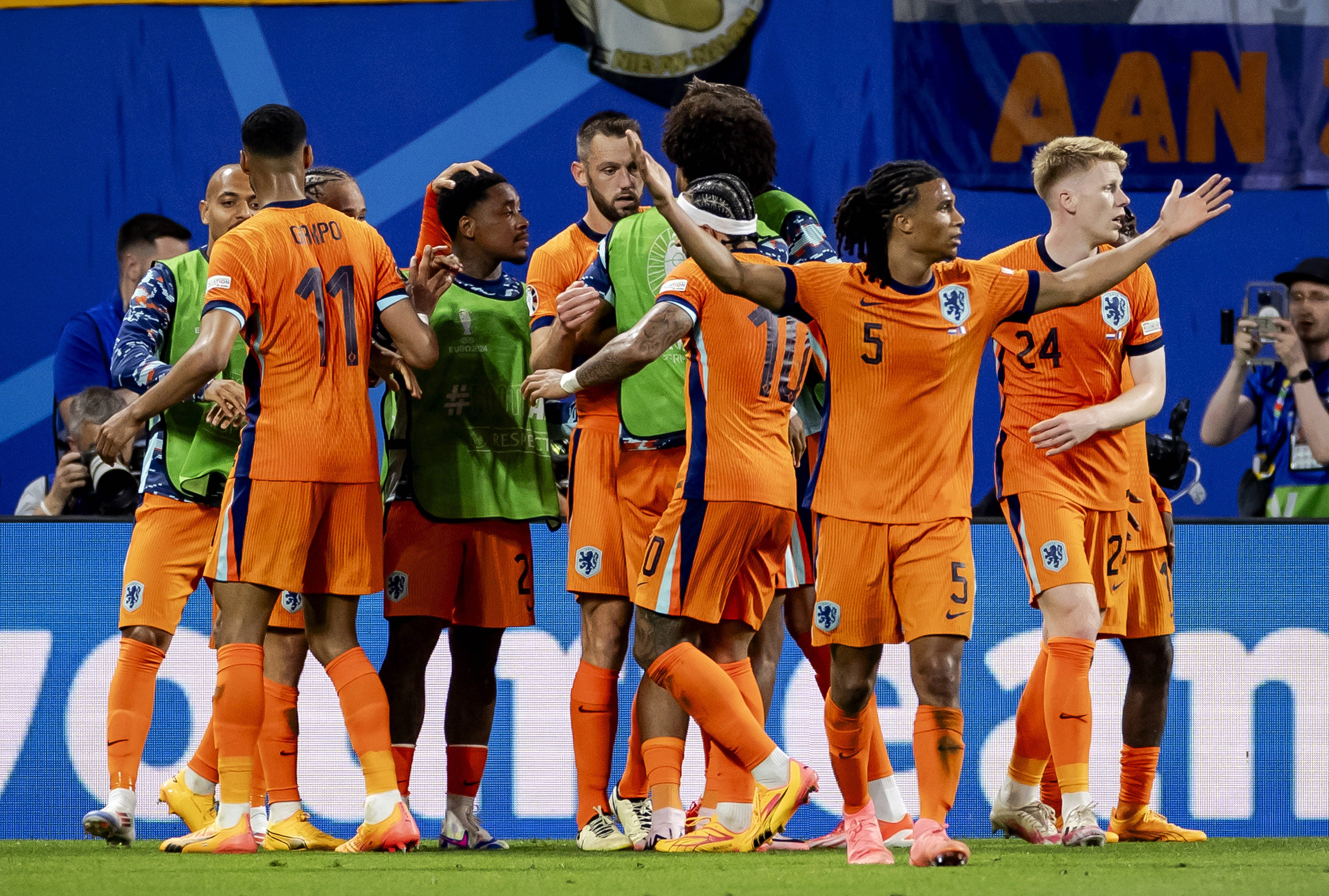 开云体育下载-英格兰队碾压波兰队，波尔高光表现