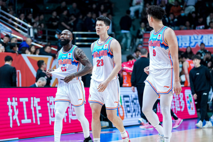 开云体育-骑士完胜新疆队，高诗岩关键制胜