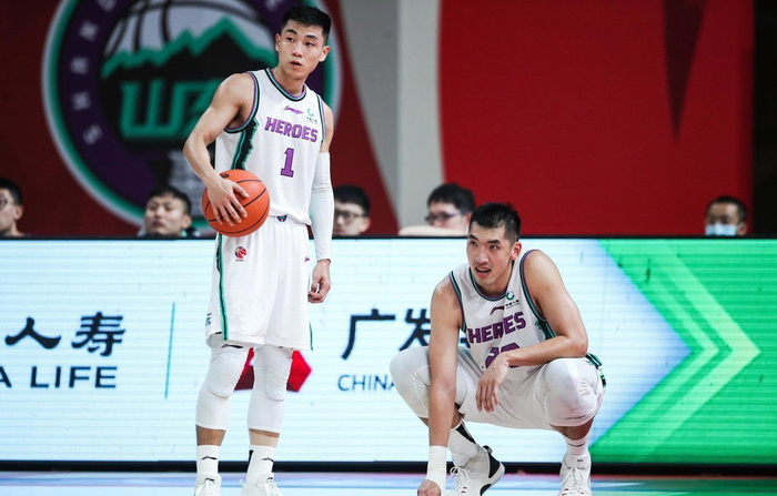 开云体育登录-广州队完胜雄鹿，高诗岩统治全场