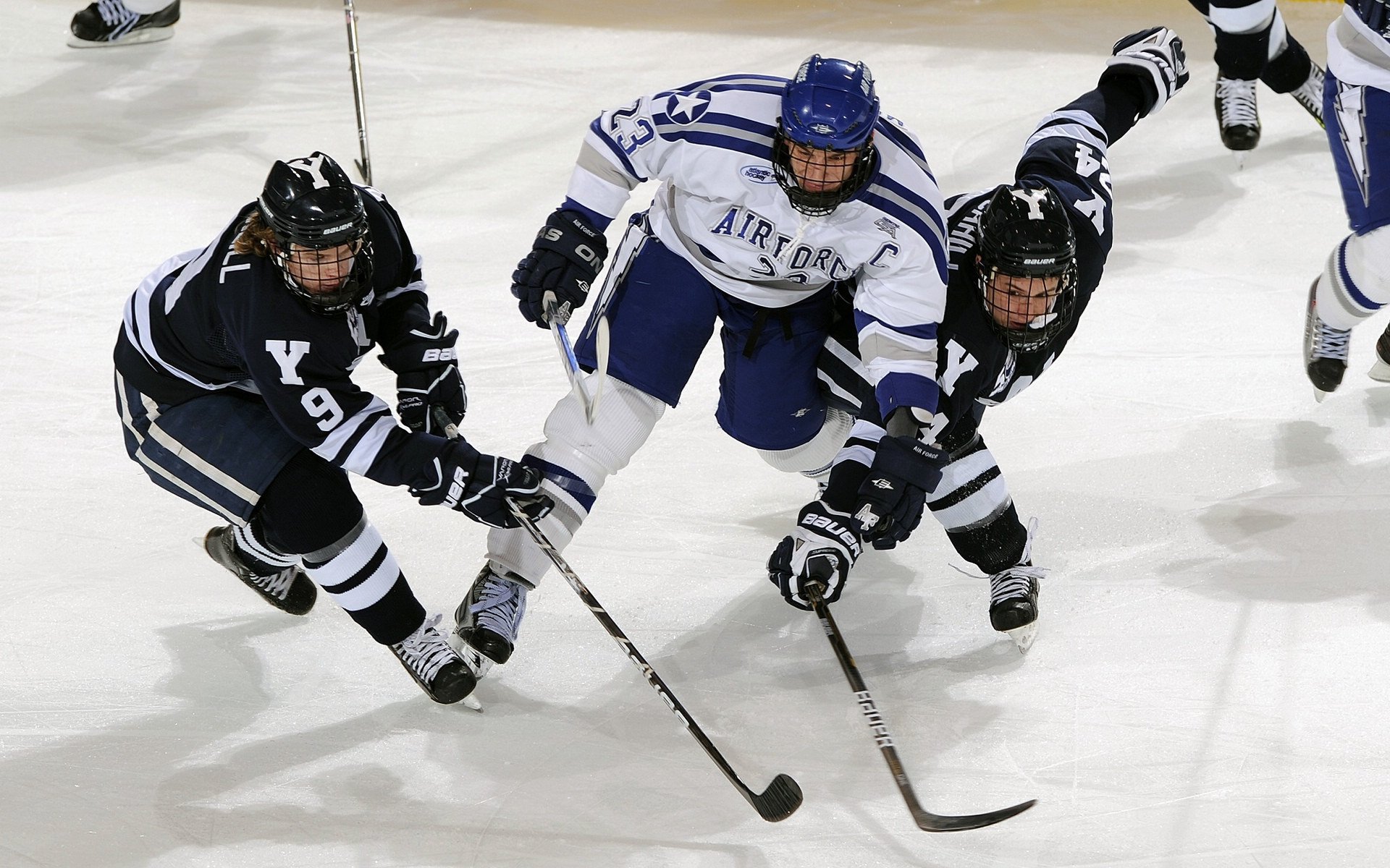 爆发的格林与沉默的深圳,当个人英雄主义遭遇体系铁壁
